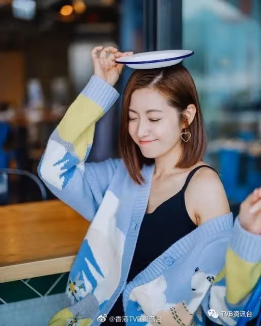 陳自瑤搞新意思同Fans互動!派小背心福利盡顯公關技巧