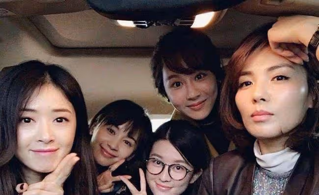 江疏影曬《歡樂頌3》殺青照!5美集體大換血,這些人你還看嗎