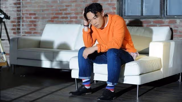 陳奕迅愛女穿萬元靴子亮相,17歲的她長高不少,被網友喊話出道