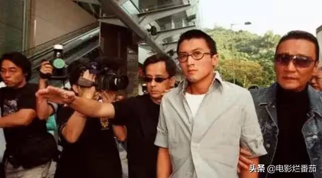 國家一級演員侯勇疑似酒駕？與好友聚會喝紅酒，開百萬豪車送異性