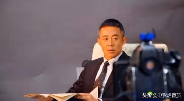 國家一級演員侯勇疑似酒駕?與好友聚會喝紅酒,開百萬豪車送異性