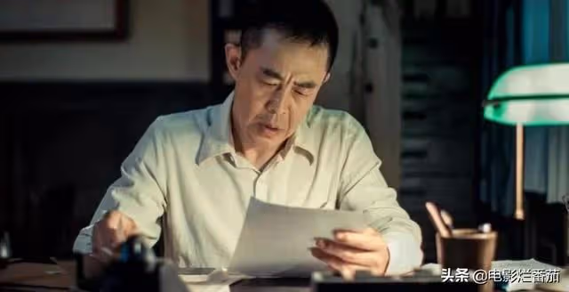 國家一級演員侯勇疑似酒駕?與好友聚會喝紅酒,開百萬豪車送異性