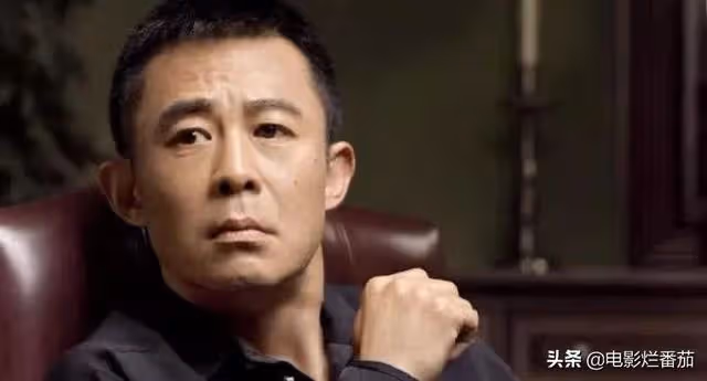 國家一級演員侯勇疑似酒駕?與好友聚會喝紅酒,開百萬豪車送異性