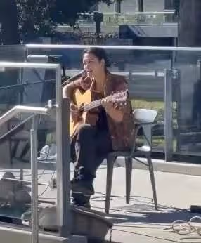 鍾麗緹大女兒曬練舞視頻,穿緊身褲秀腿部曲線,微胖身材被贊完美