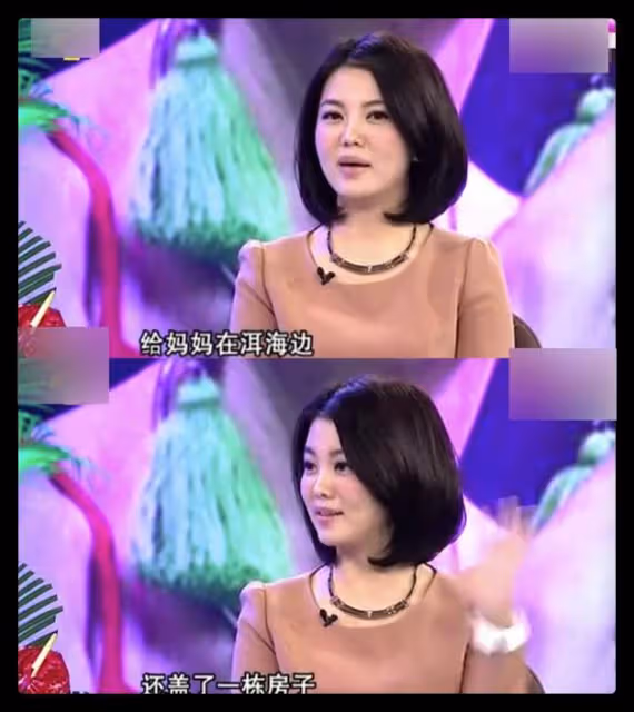 63歲楊麗萍罕穿休閒裝,淡妝露面五官太精緻,皮膚白裡透紅保養佳