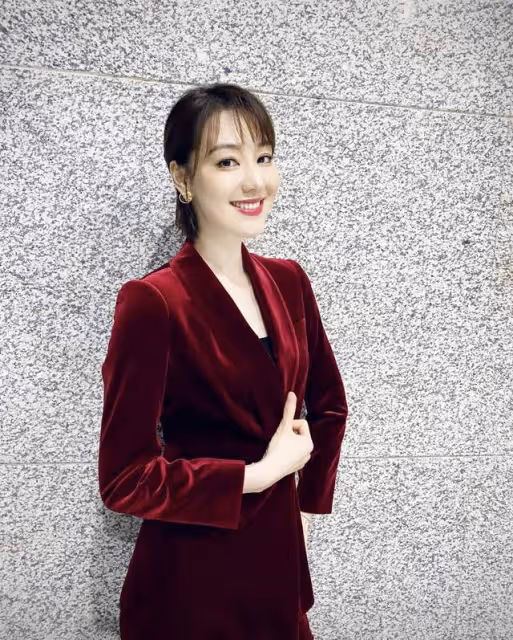 東方衛視春晚彩排曝光,唐嫣與央視閨蜜一起主持,謝娜張傑齊現身