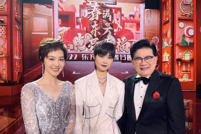 東方衛視春晚彩排曝光,唐嫣與央視閨蜜一起主持,謝娜張傑齊現身