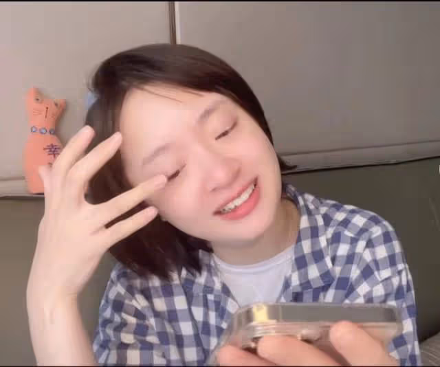 女星孫銥產後恢復快,素顏出鏡紅光滿面,讀網友評論眼眶泛紅落淚