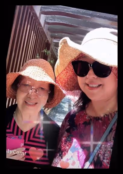 彭玉低調慶89歲生日，鼻頭上抹蛋糕打扮喜慶，眾親友現身場面熱鬧