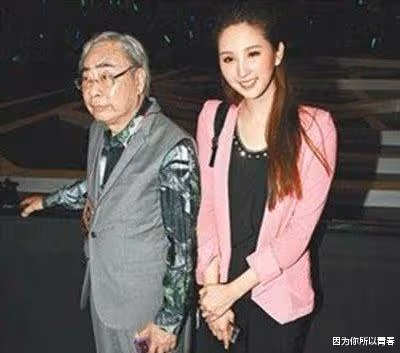 「落難公主」何傲兒:常伴大51歲老男人身側,只為替父還債?
