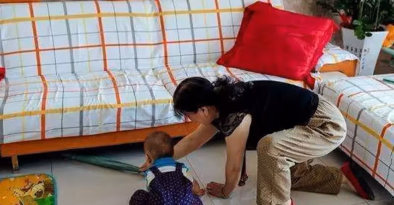 兒媳每月給我五千，我卻幫女兒帶孩子，三年後女兒給一千打發我走