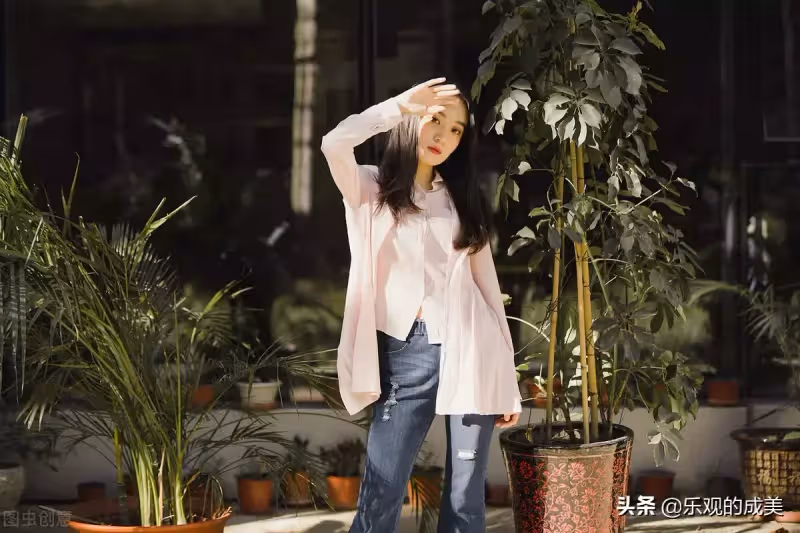 我妹要回娘家來坐月子,你收入高,承擔月嫂費用。」「好啊