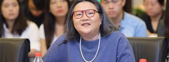 一婚拿綠卡，二婚嫁陳凱歌，四婚嫁裝修工人，洪晃的依靠在哪兒？