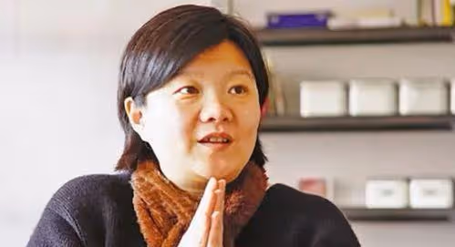 一婚拿綠卡,二婚嫁陳凱歌,四婚嫁裝修工人,洪晃的依靠在哪兒?