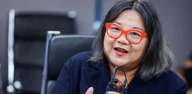 一婚拿綠卡,二婚嫁陳凱歌,四婚嫁裝修工人,洪晃的依靠在哪兒?