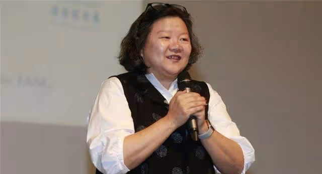 一婚拿綠卡,二婚嫁陳凱歌,四婚嫁裝修工人,洪晃的依靠在哪兒?