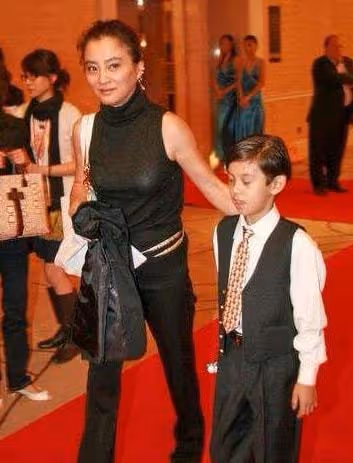李玲玉的混血兒子傑西:疼愛媽媽,母子之間有感動也有淚水