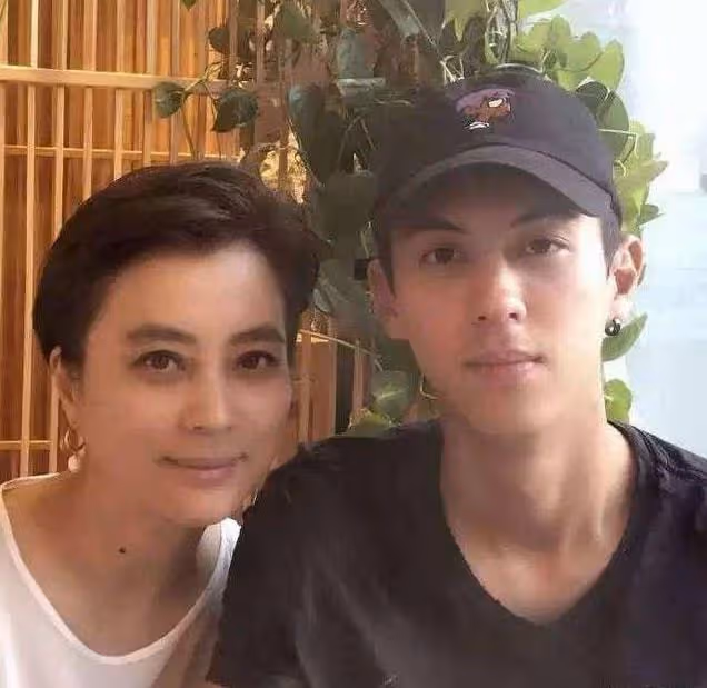 李玲玉的混血兒子傑西:疼愛媽媽,母子之間有感動也有淚水