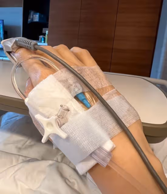 51歲李嘉欣重病住進加護病房!戴鼻氧管一臉憔悴,自曝剛撿回一命