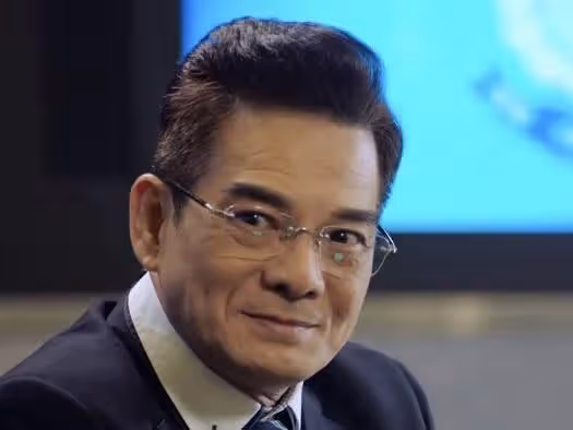香港著名老戲骨北上賺錢,在內地開公司當老闆,已經半年沒回家