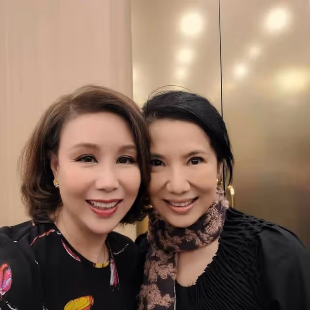 55歲關秀媚淡妝出鏡似少女,以性感出名因酒駕入獄,晚年生活多彩
