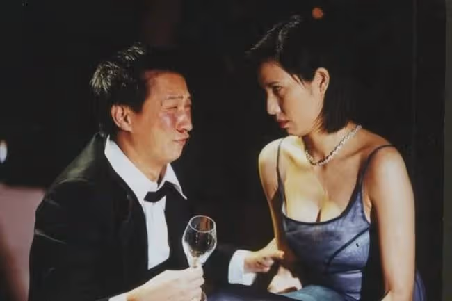 55歲關秀媚淡妝出鏡似少女,以性感出名因酒駕入獄,晚年生活多彩