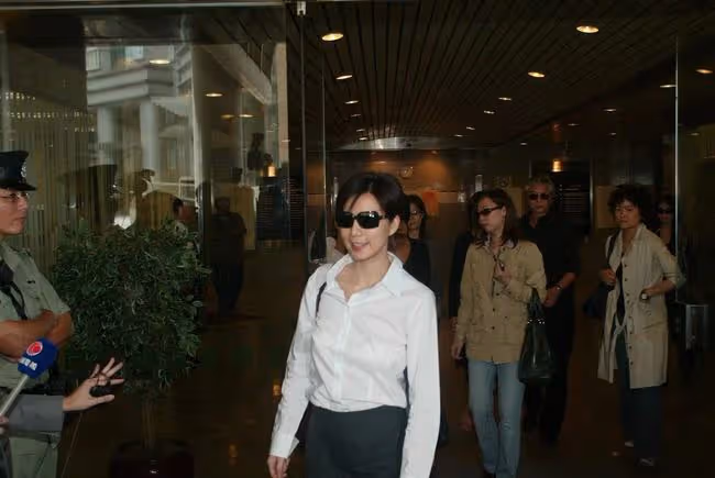 55歲關秀媚淡妝出鏡似少女,以性感出名因酒駕入獄,晚年生活多彩