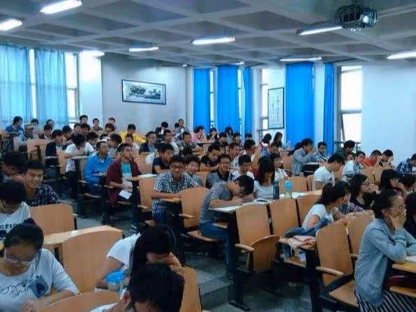 女友弟弟病重,她讓我提前給她20萬彩禮錢,我給了她十萬