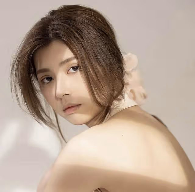 恭喜！TVB「翻版王祖賢」閃嫁富二代，為事業多次拒絕對方求婚