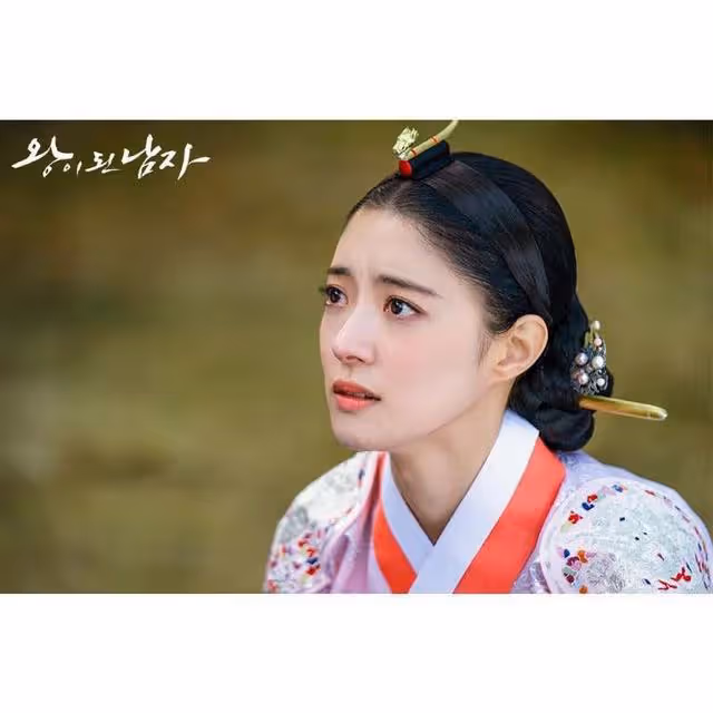 別吐槽她牙齒了，明明臉很美啊！