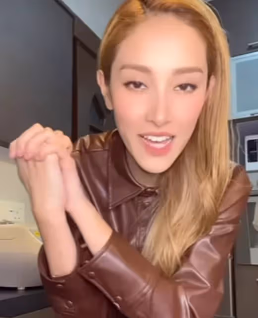 鄭嘉穎妻子家產15億仍勤儉持家!用殘舊鍋煮麵,出門坐2元公交車