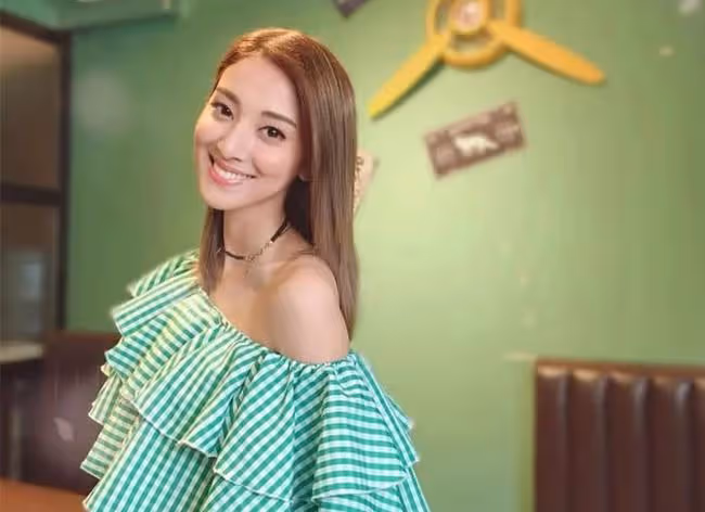 鄭嘉穎妻子家產15億仍勤儉持家!用殘舊鍋煮麵,出門坐2元公交車