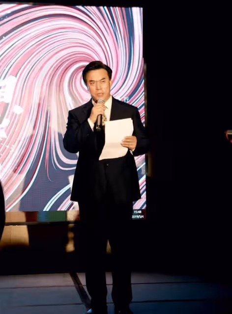 張山女兒風光大嫁!婚禮現場大咖雲集,67歲陳佩斯做證婚人引爆笑