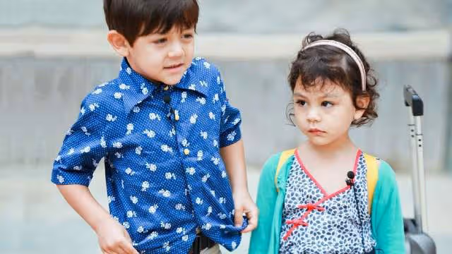 劉燁曬兒女話劇照,11歲諾一眼神深邃現表演天賦,妹妹高顏值搶眼