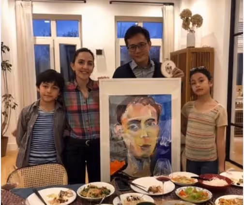 劉燁曬兒女話劇照,11歲諾一眼神深邃現表演天賦,妹妹高顏值搶眼