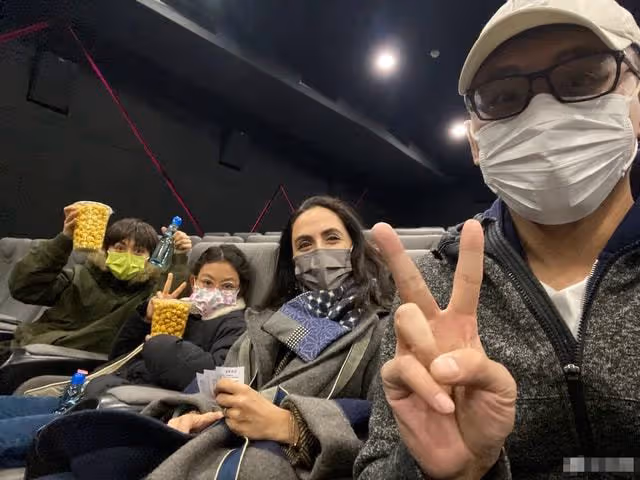 劉燁曬兒女話劇照,11歲諾一眼神深邃現表演天賦,妹妹高顏值搶眼