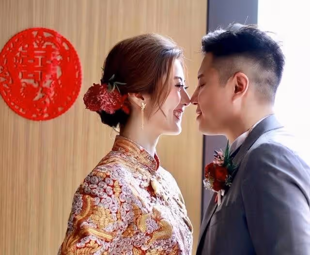 恭喜!33歲TVB人氣女星風光出嫁,戴6對黃金龍鳳鐲盡顯富貴