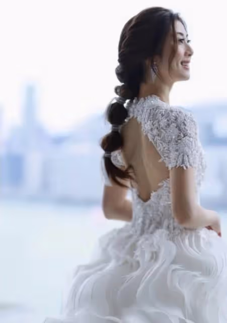 恭喜!33歲TVB人氣女星風光出嫁,戴6對黃金龍鳳鐲盡顯富貴