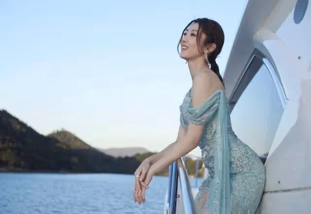 恭喜!33歲TVB人氣女星風光出嫁,戴6對黃金龍鳳鐲盡顯富貴