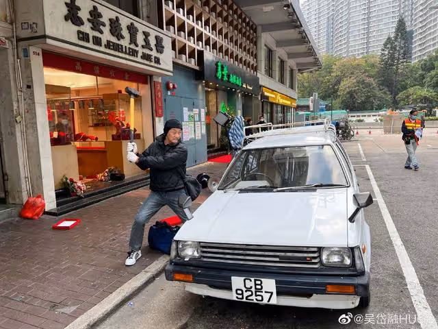挑戰最奸角色!TVB老戲骨新劇動作戲連場,用拖鞋打到對手耳鳴