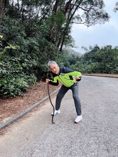 挑戰最奸角色!TVB老戲骨新劇動作戲連場,用拖鞋打到對手耳鳴
