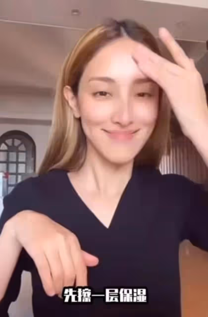 貼地!TVB視帝太太拍片教煮食曝光家中煮鍋,又殘又舊網友感驚訝