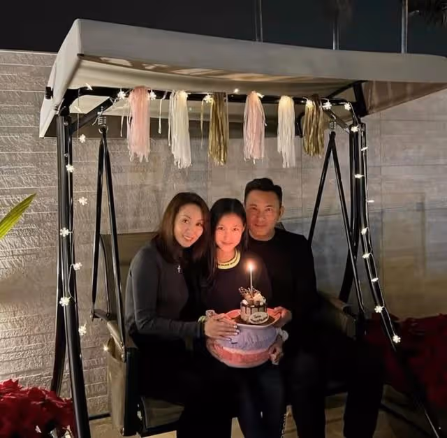 好溫馨!香港知名男星12歲愛女生日,一家三口於豪宅內一同慶祝