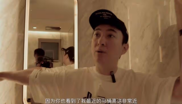 王思聰直播首秀,土豪狂送火箭,自稱不缺錢依然有人送禮物