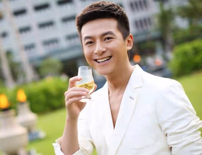 42歲朱雨辰至今仍單身,曾與姜妍等人戀愛,都被朱母無情拆散