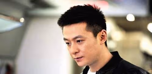 42歲朱雨辰至今仍單身,曾與姜妍等人戀愛,都被朱母無情拆散