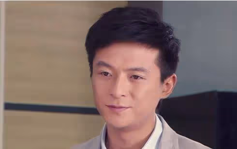 42歲朱雨辰至今仍單身,曾與姜妍等人戀愛,都被朱母無情拆散