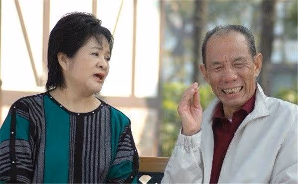 魏宗萬:工資55塊娶房東女兒,83歲仍住出租屋,放話一生不接廣告