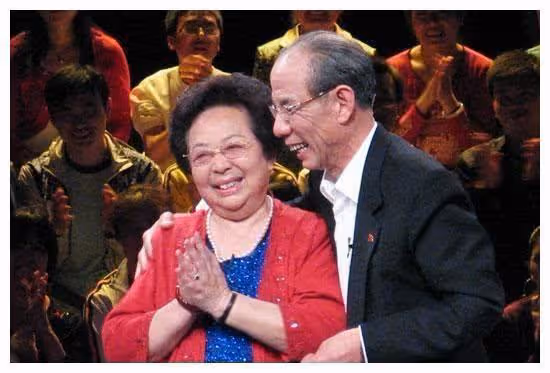 魏宗萬:工資55塊娶房東女兒,83歲仍住出租屋,放話一生不接廣告