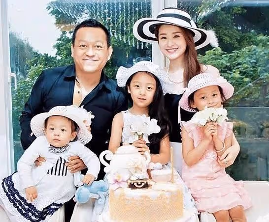 37歲港姐甜心慶祝結婚12周年，退圈創立護膚品牌，已成三孩之母